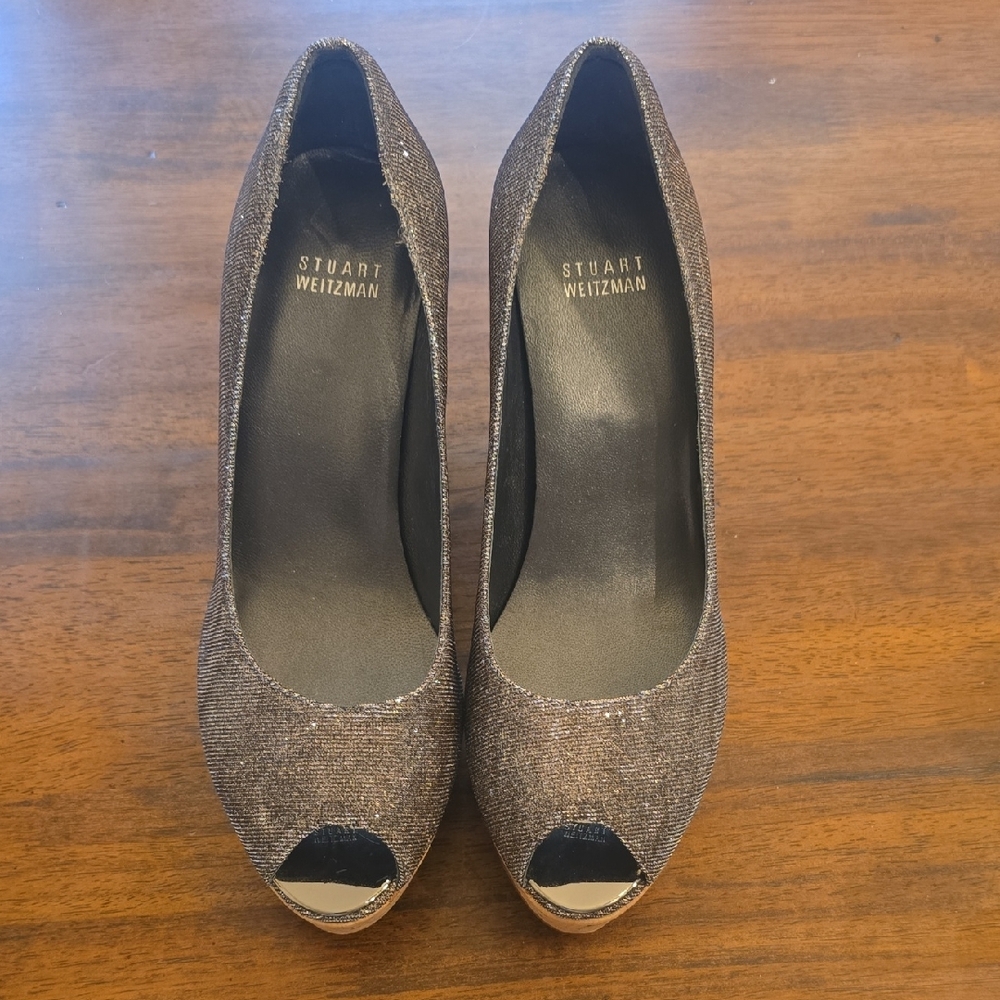 Stuart Weitzman Anna Corkswoon Glitter Wedge Heel Peep-Toe Pump Pyrite 8.5 - Picture 4 of 8
